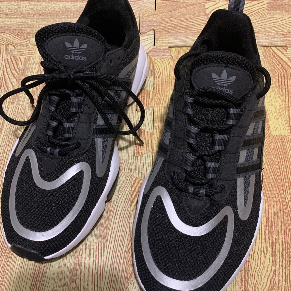 Adidas unisex sneakers